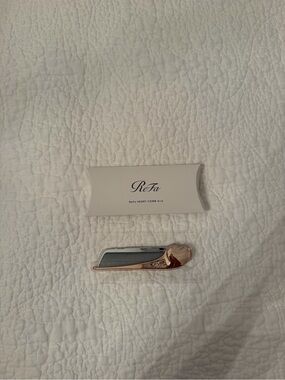 ReFa Rose Gold Heart Comb